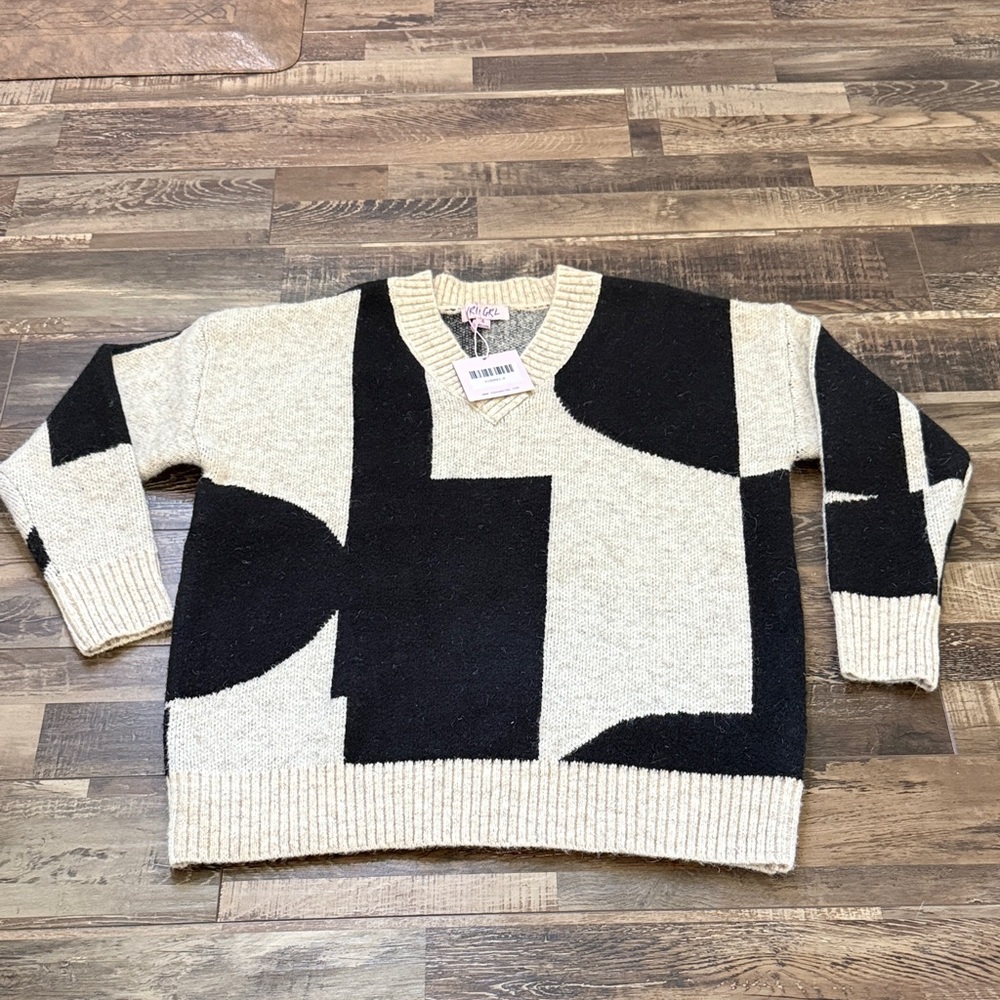 NWT Geometric V-Neck Sweater in Black & Cream by Verge Girl